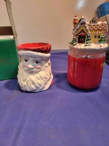 lot 5187 image: Hand painted ceramic pottery simmer and Christmas candle