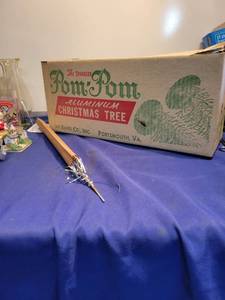 lot 5189 image: sparkler pom pom aluminum Christmas tree Complete