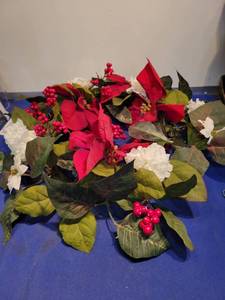 lot 5190 image: Holiday wreath
