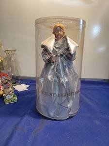 lot 5192 image: deluxe lighted angel untested