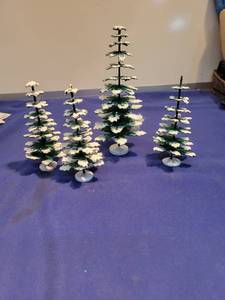 lot 5197 image: 4 little trees Top missing on one
