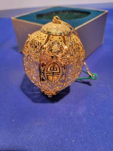 lot 5203 image: Baldwin Ginger jar egg Christmas ornament