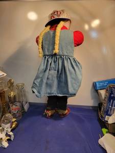 lot 5212 image: Girl standing in corner