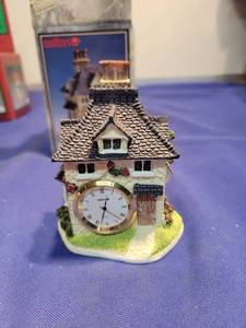 lot 5215 image: Olde world village collection Untested