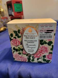 lot 5218 image: Victorias secret wild English garden dusting powder