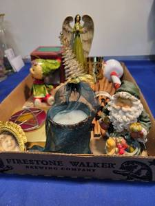 lot 5219 image: flat of Christmas ornaments Items