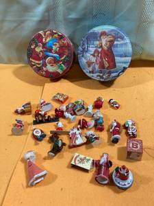 lot 6967 image: Two small cans and a group of miniature ornaments