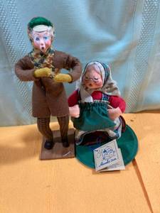 lot 6968 image: Handcrafted Annalee Dolls 11 inches tall