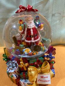 lot 6971 image: Santa Snow globe 8 12 inches tall 7 12 wide
