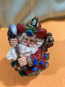 lot 6980 image: Crinkle clause Christmas ornament