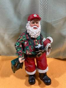 lot 6985 image: Tourist Santa from 2000