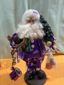 lot 6986 image: Ks State Center 17 inches tall 9 inches wide