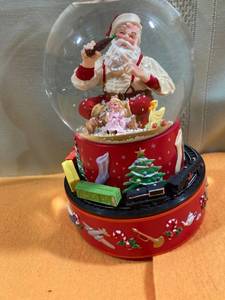lot 6987 image: Santa snow globe 7 inches tall