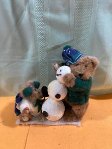 lot 6994 image: Teddy bears building a snowman 9 inches high