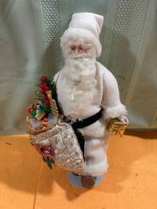 lot 6998 image: Santa 11 inches tall