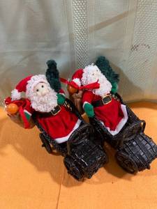 lot 7001 image: Santa in Wicker car 7 x 7