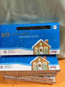 lot 7003 image: Five boxes of 50 super bright manager lights Tested