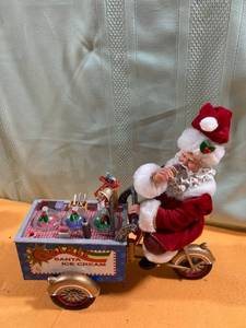 lot 7012 image: Santa as ice cream man (gelato)