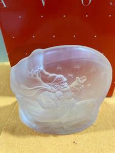 lot 7023 image: St. Nick starlit Journey glass candle holder