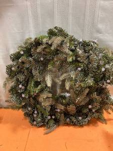 lot 7040 image: battery operated wreath 20 inches