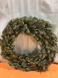 lot 7042 image: Christmas wreath 23 inch tested