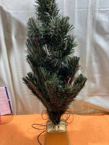 lot 7060 image: 32 inch Christmas tree fiber optic and untested