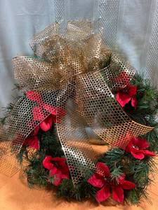 lot 7066 image: 17 inch Christmas wreath