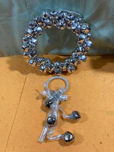 lot 7075 image: Jingle bell wreath & door hanger