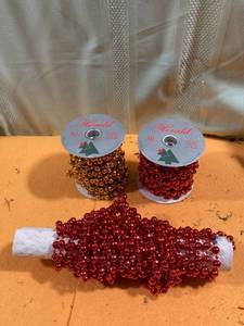 lot 7081 image: Herald Christmas beads 30 feet long misc