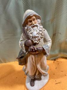 lot 7091 image: Santa 12 inches
