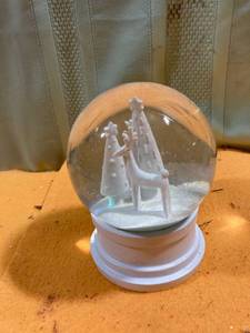 lot 7092 image: Snow globe 5 inches reindeer and Christmas trees