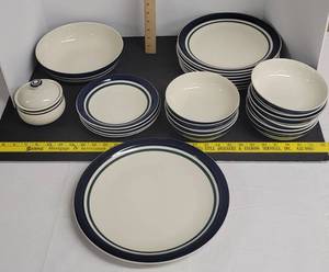 lot 1695 image: Vintage kitchen basic colors by Tienshan dish set