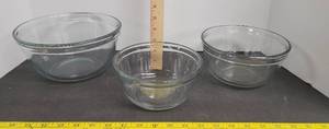 lot 1698 image: (3) Anchor hocking ovenware clear glass mixing bowls