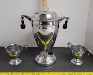 lot 1722 image: Anchor ware coffee pot (Missing power cord)