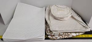lot 1740 image: Dishware storage bags