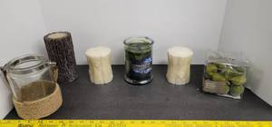 lot 1742 image: Candles, decor jar, garniture decorative