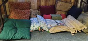 lot 1746 image: Large lot of throw pillows