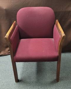 lot 1761 image: Office waiting chair