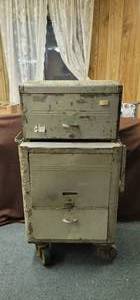 lot 1762 image: Craftsman 2 piece rolling tool box 28 W x 17 12 D x 51 H