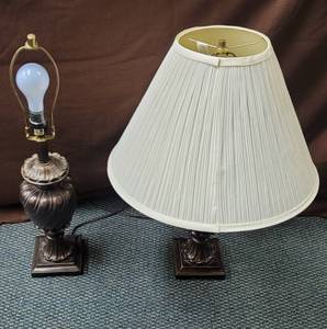 lot 1772 image: Matching table lamps