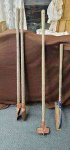 lot 1778 image: Post hole digger, hoe & double blade weed grass cutter