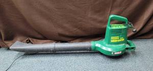lot 1784 image: Weed eater 2540 leaf blower