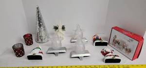 lot 1804 image: Christmas stocking mantel holders & decor