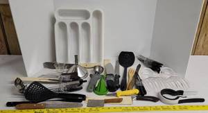 lot 1806 image: Kitchen utensils