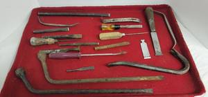 lot 1833 image: Chisels & crow bars