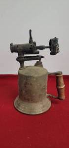 lot 1861 image: Vintage brass blow