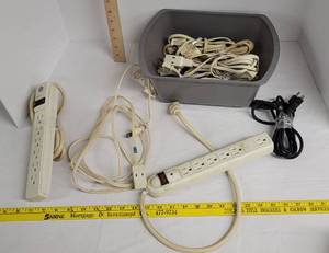 lot 1887 image: Extension cords & power strips