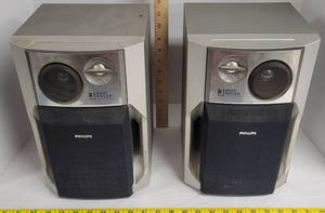 lot 1891 image: (2) Philips 3 wat bass reflex speakers