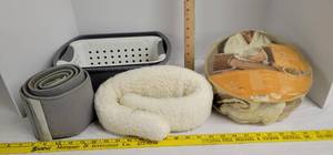 lot 1897 image: Warming scarf, leg wrap, & small totes