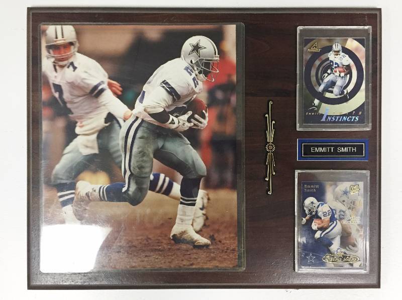 lot 1079 image: Emmitt Smith Photo & Card Plaque (8 x 10 photo) - Plaque Measures 12 x 15 12